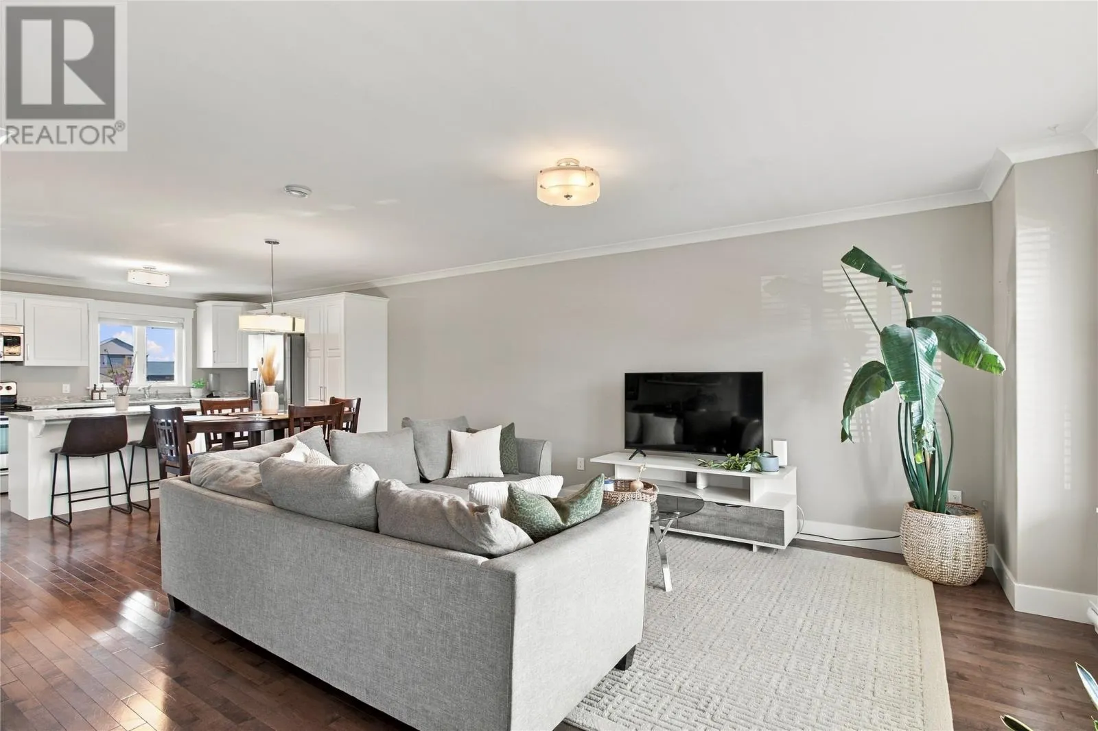18 Great Southern Drive