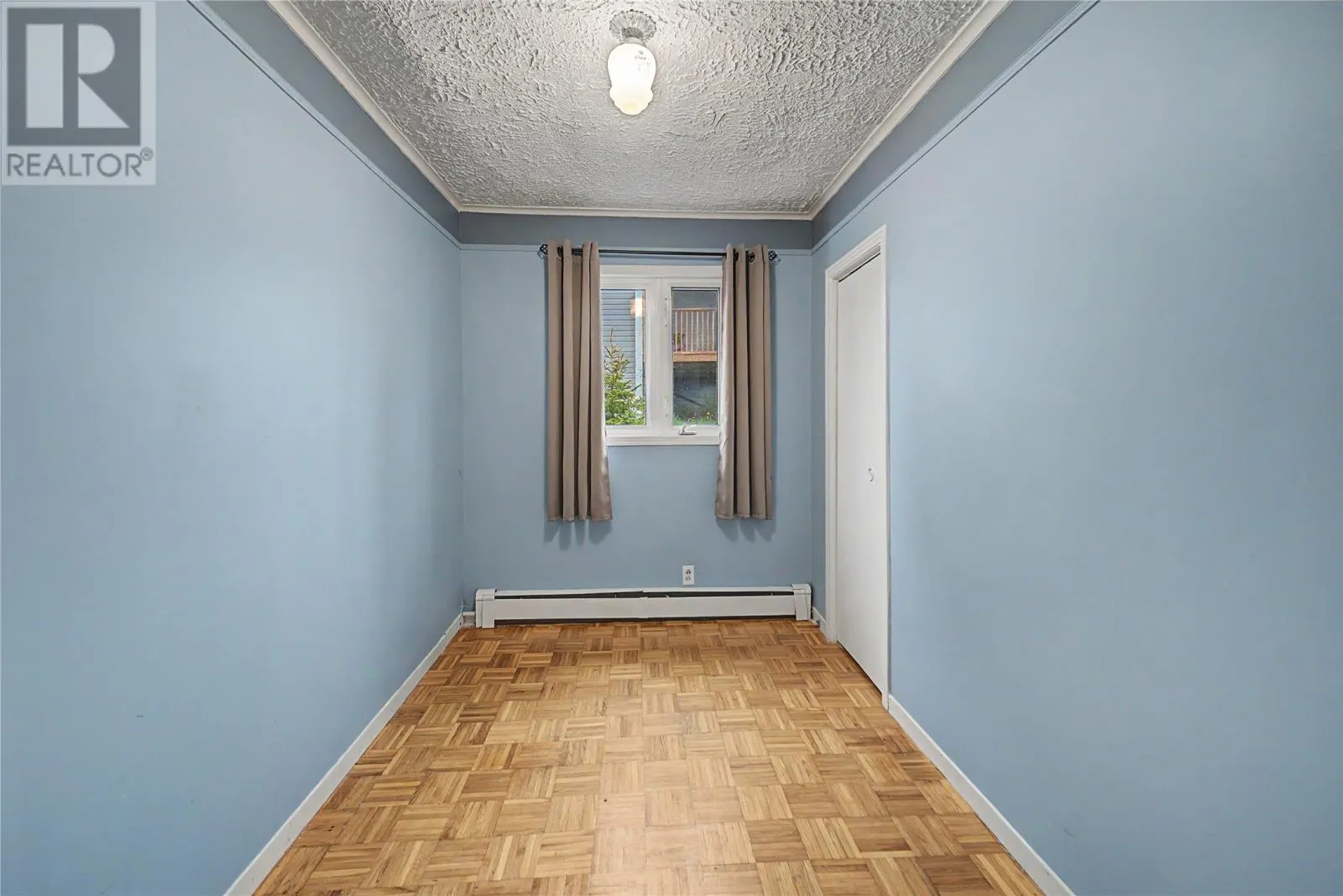 15 Paradise Road