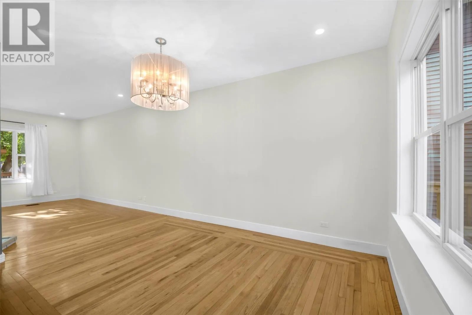 32 Craigmillar Avenue