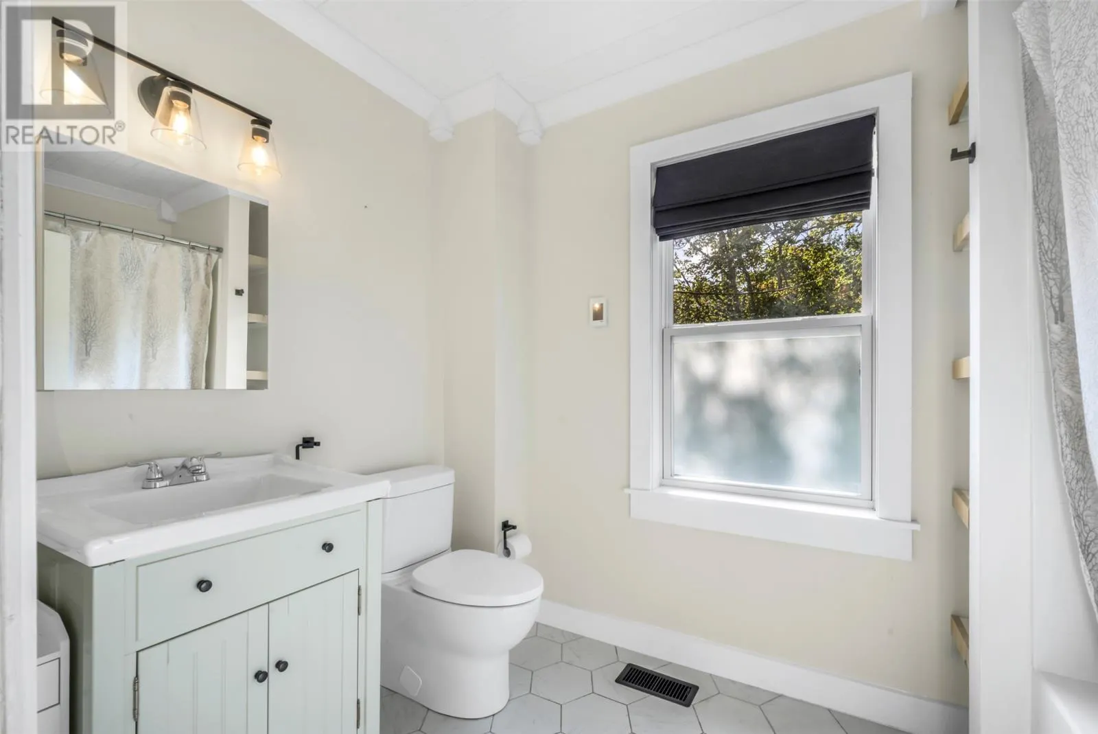 32 Craigmillar Avenue
