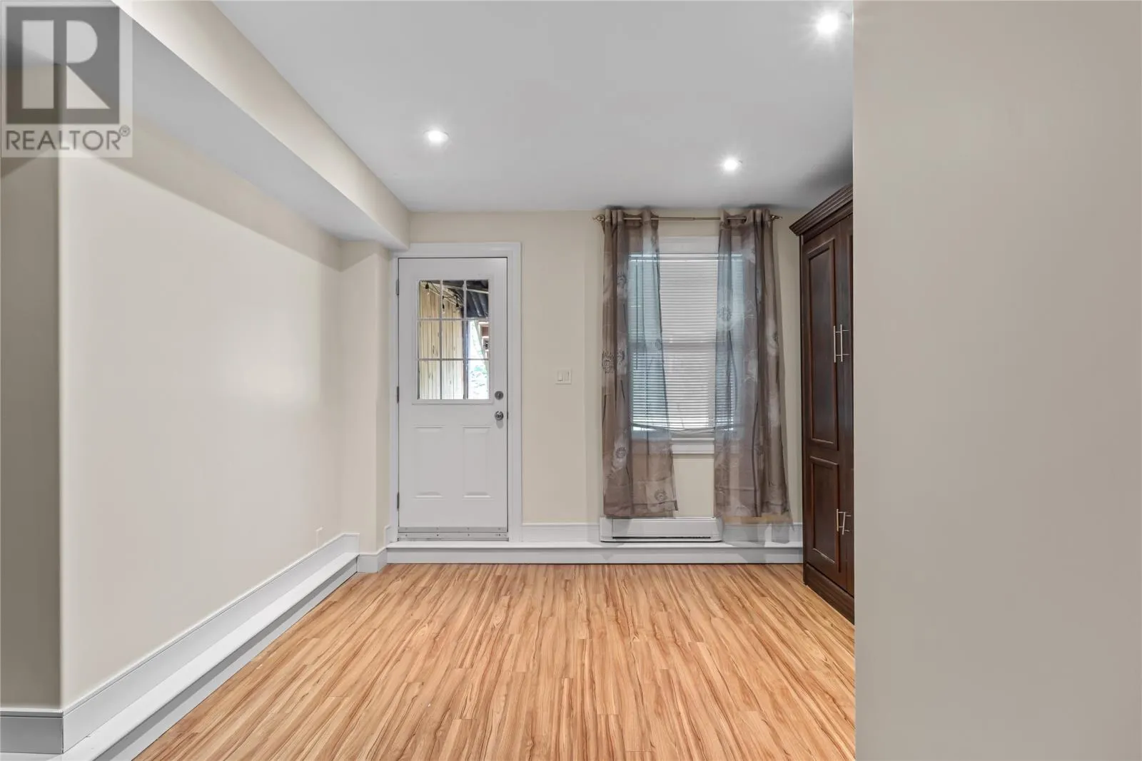 34 Freshwater Road