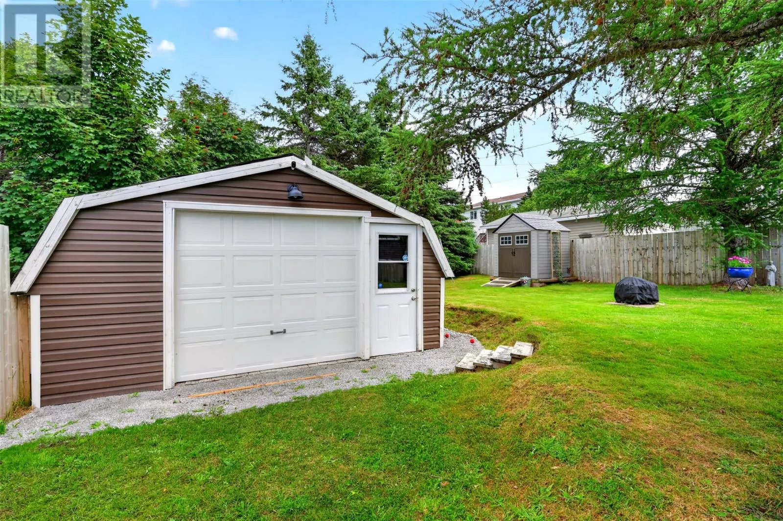 12 Leger Crescent