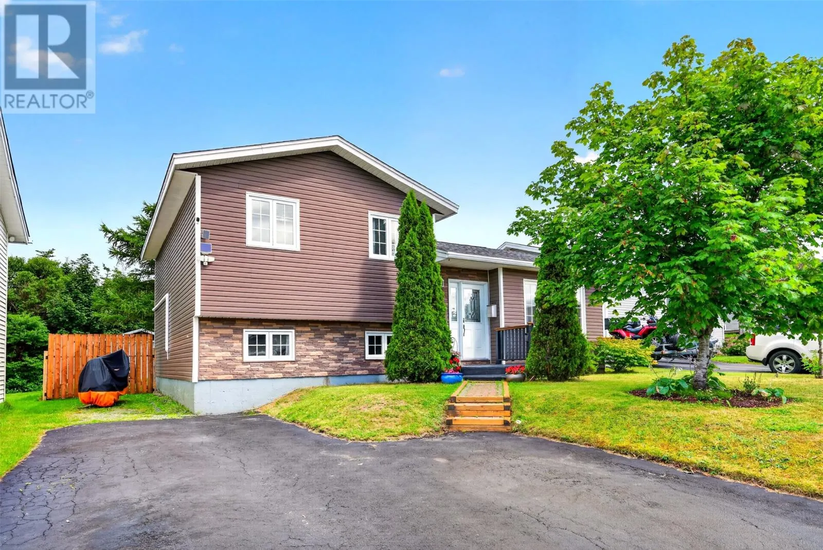 12 Leger Crescent