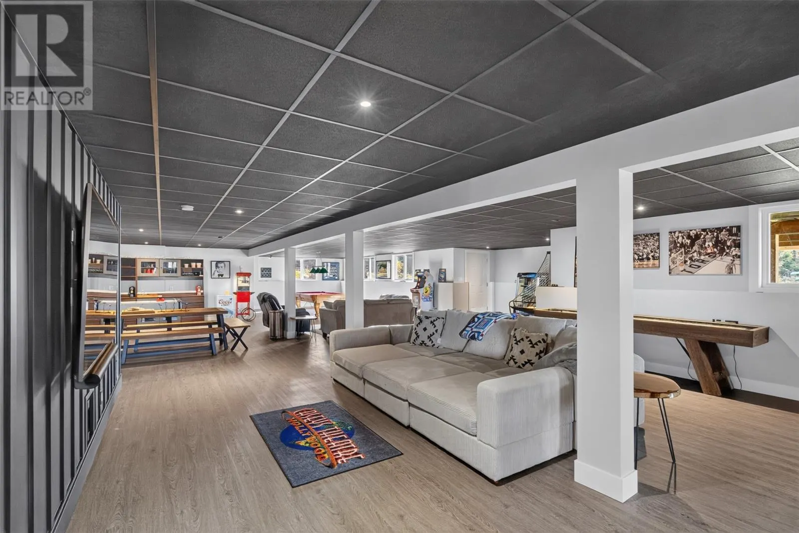 34 EDGEWATER Lane