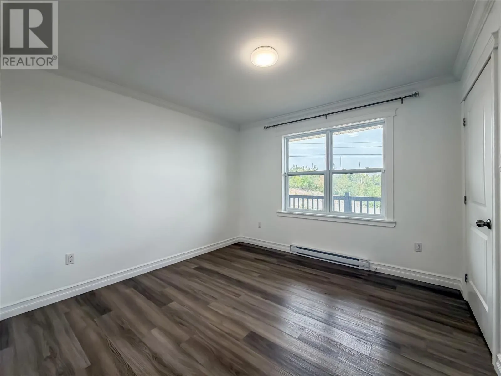 6 South West Crescent