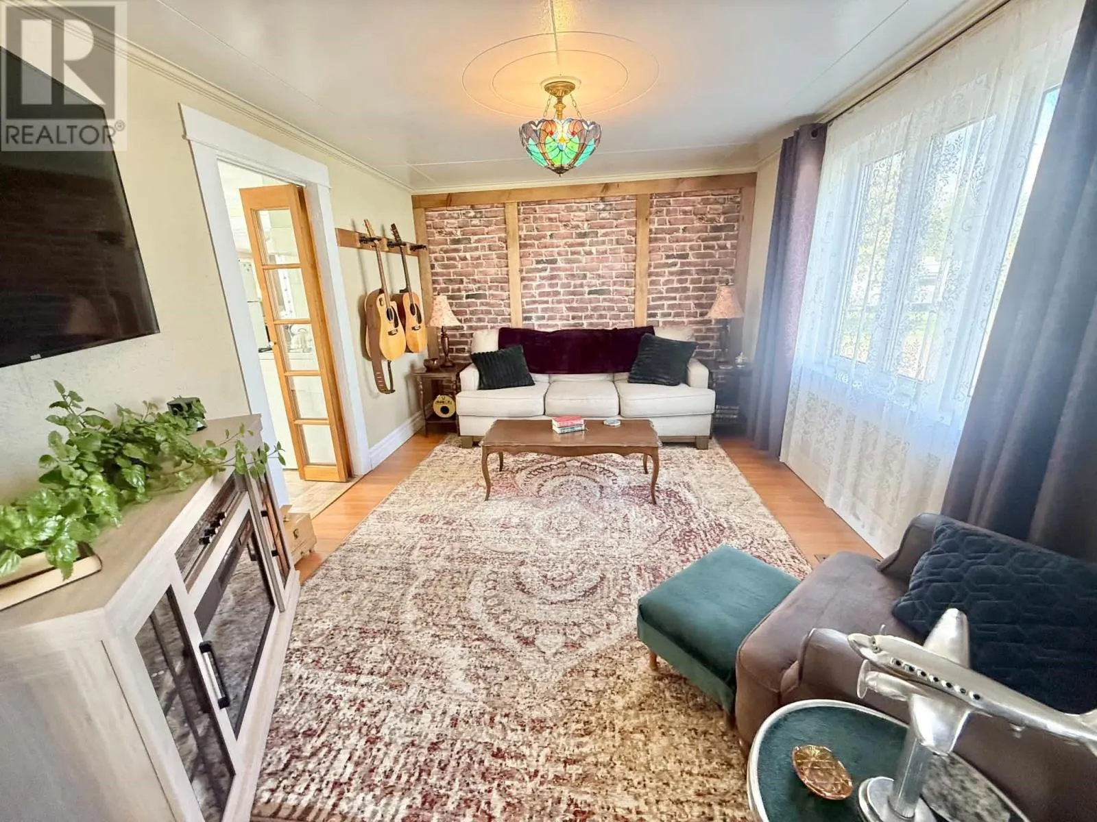 12 Memorial Avenue
