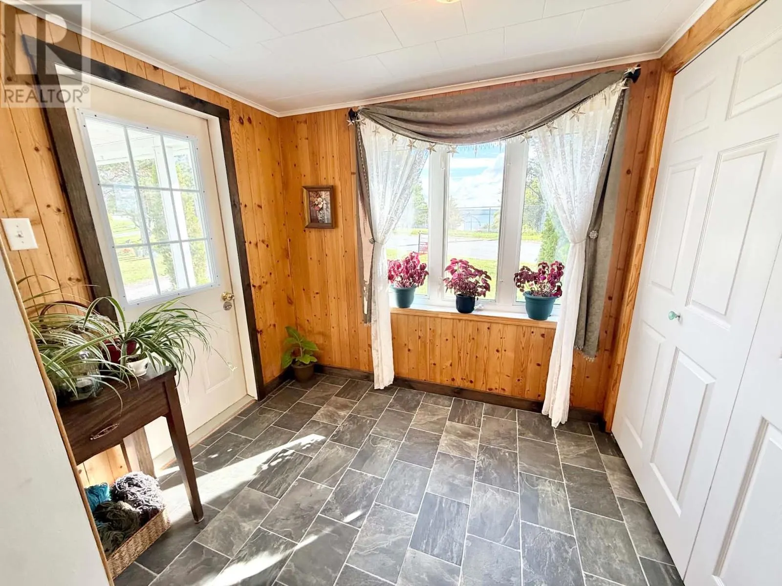 12 Memorial Avenue