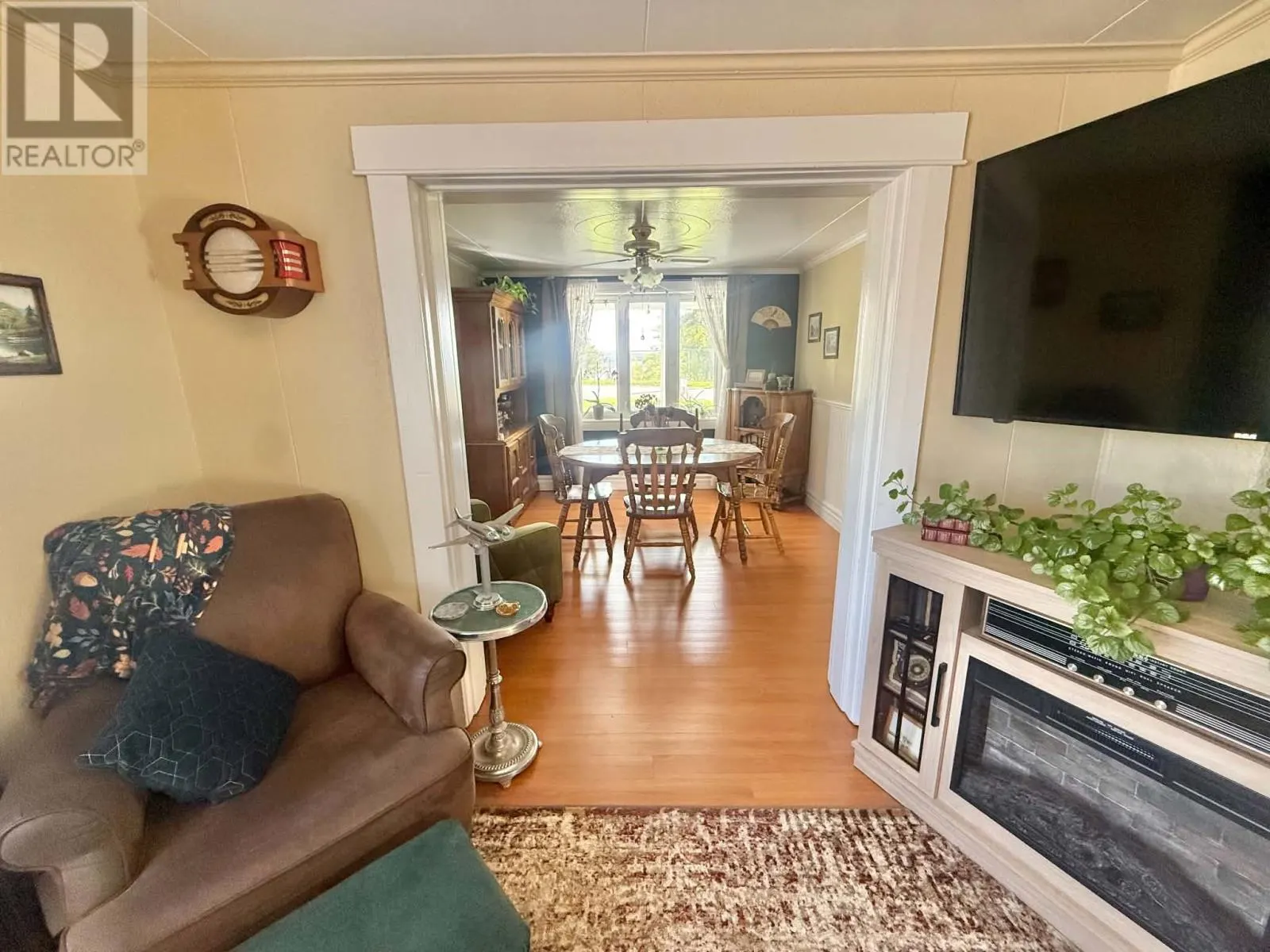 12 Memorial Avenue