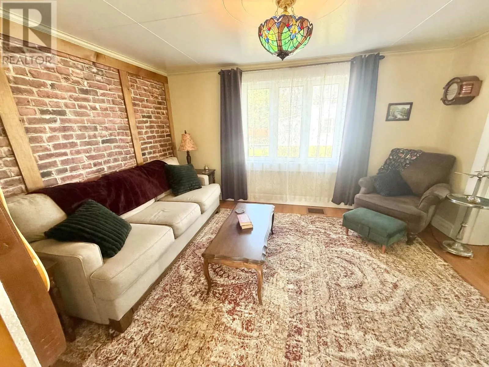 12 Memorial Avenue
