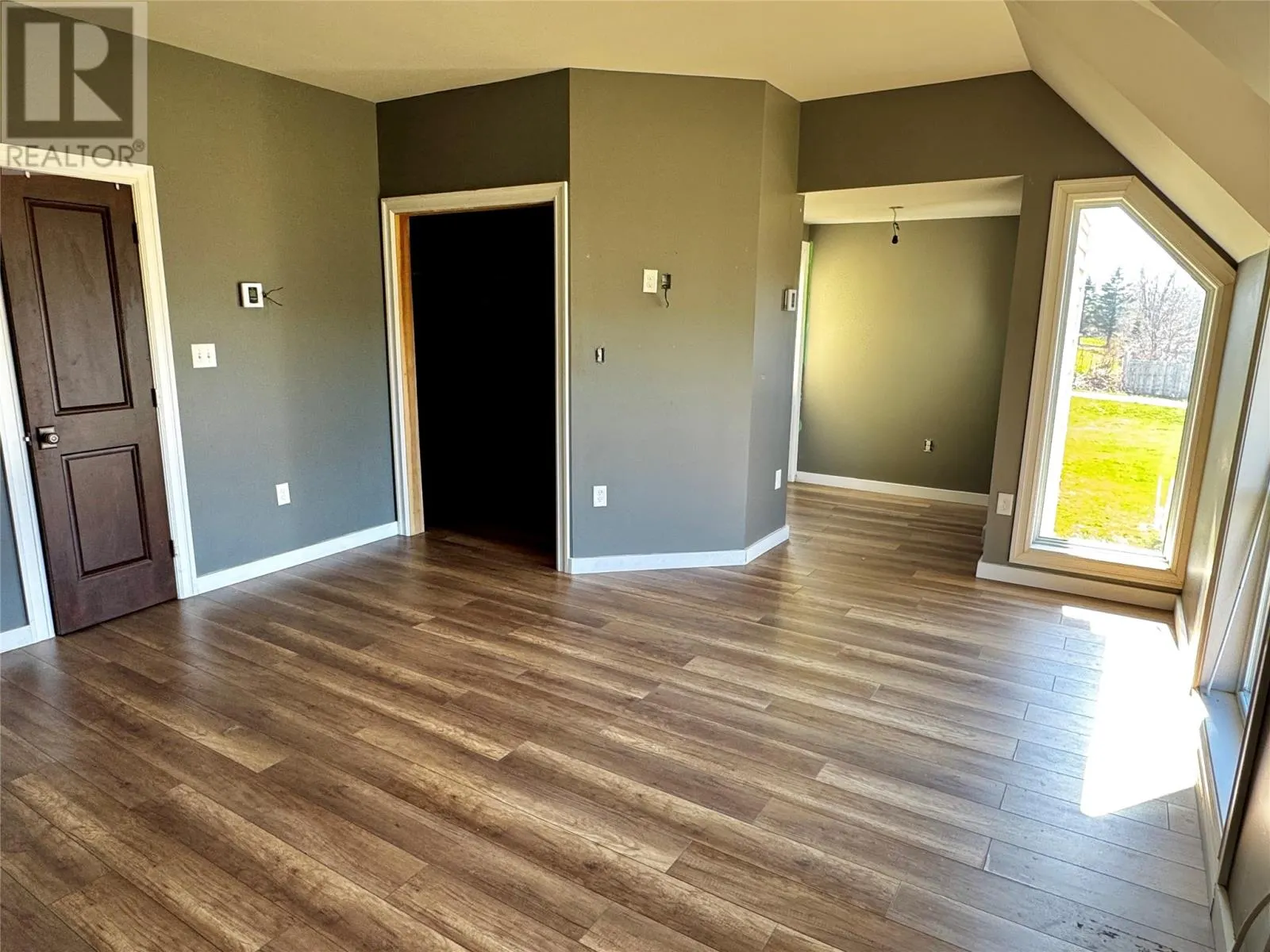 25-27 Main Street S