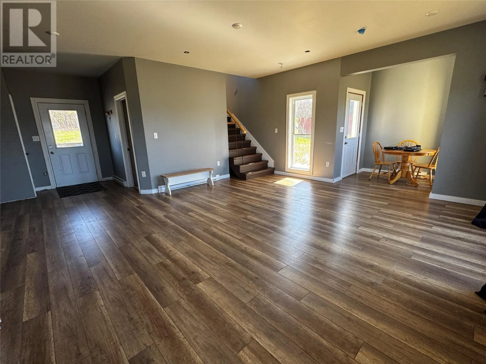 25-27 Main Street S