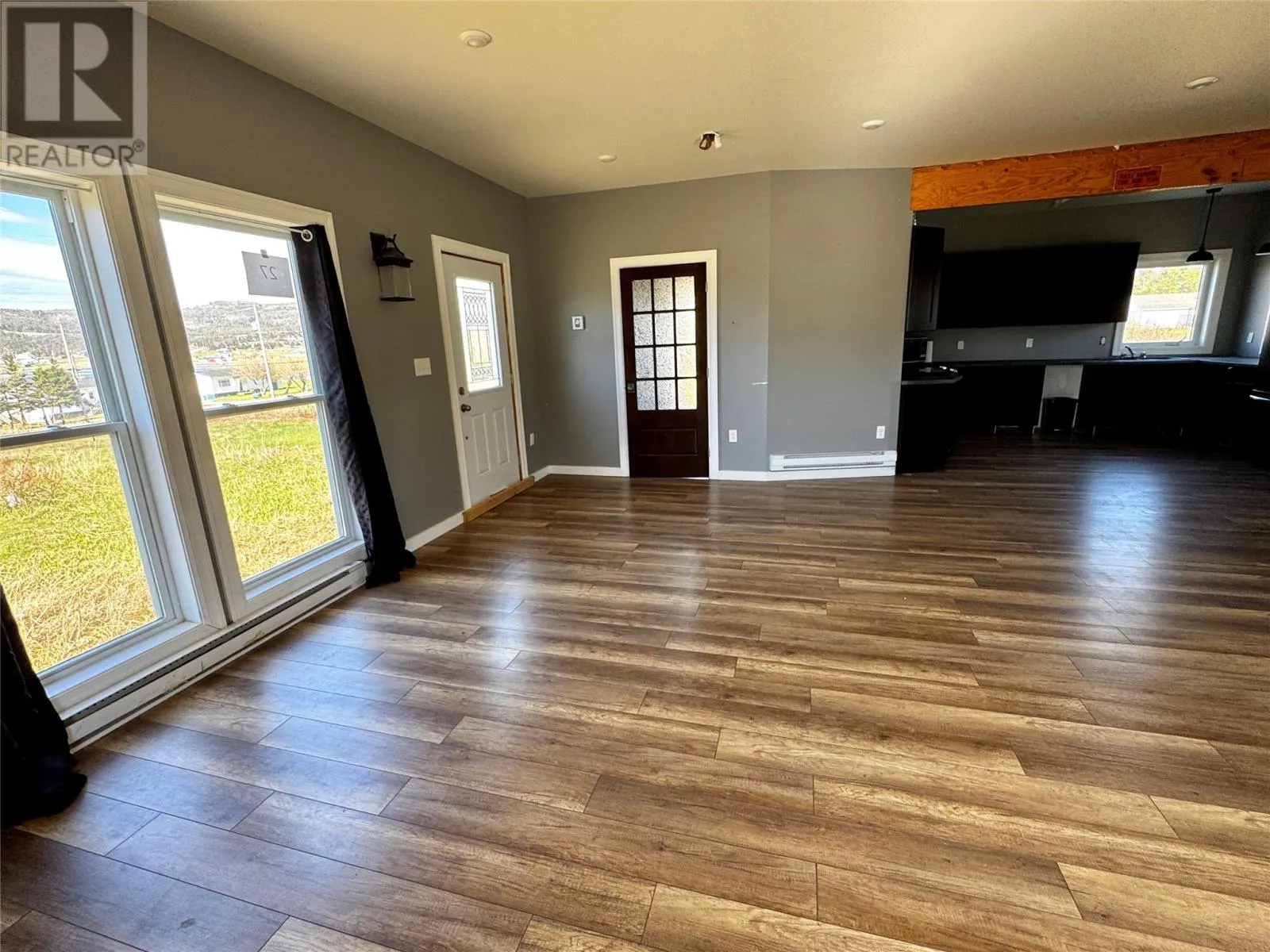 25-27 Main Street S