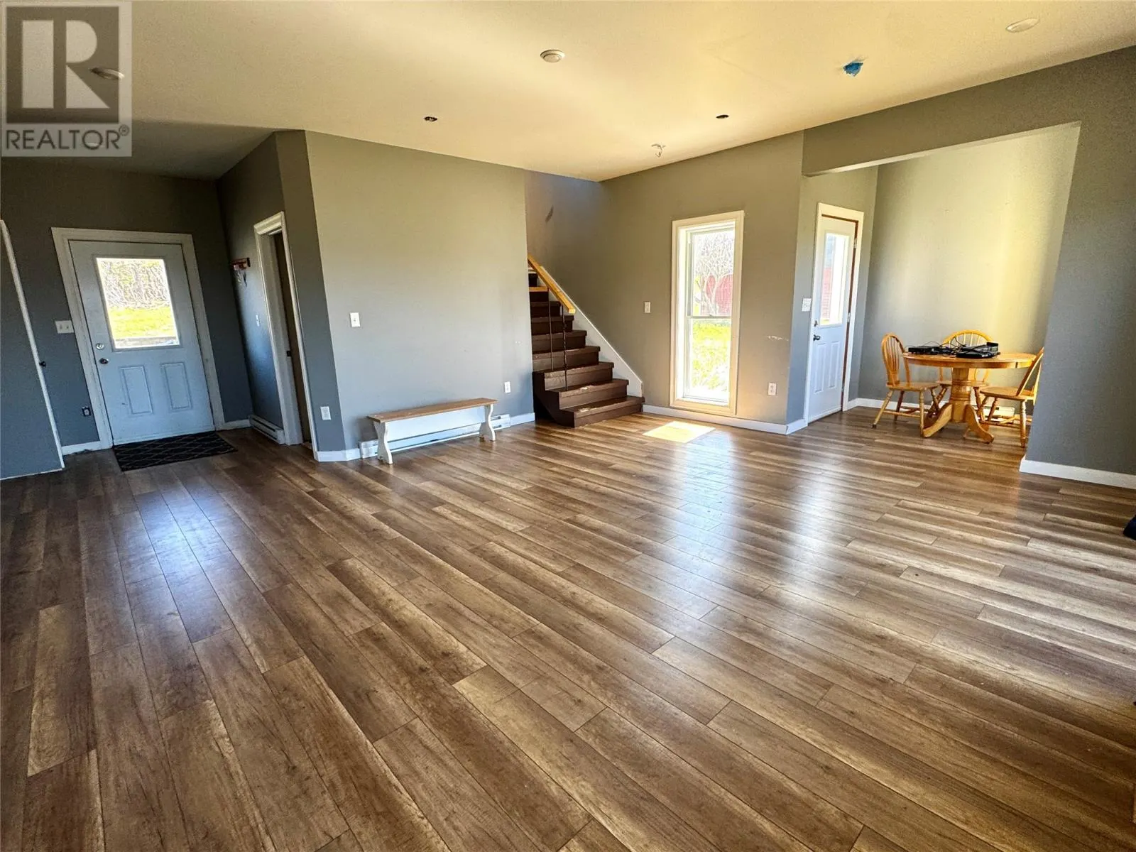 25-27 Main Street S