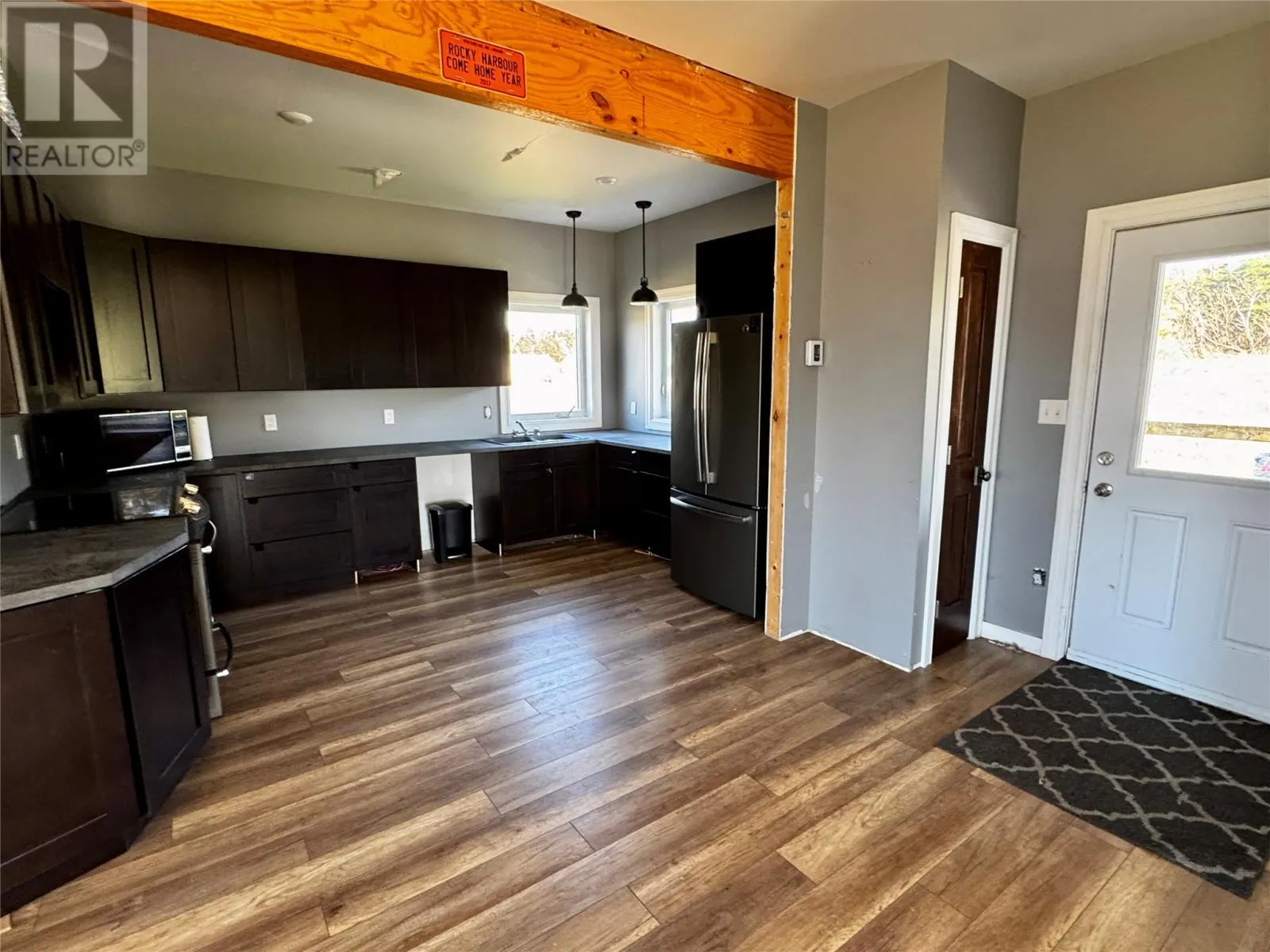 25-27 Main Street S