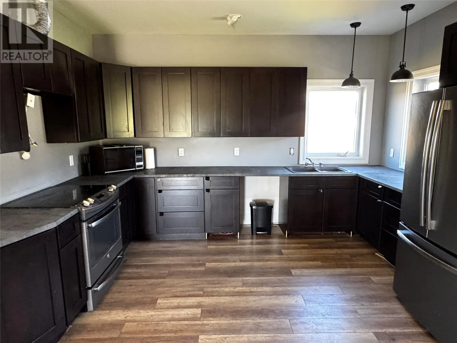 25-27 Main Street S