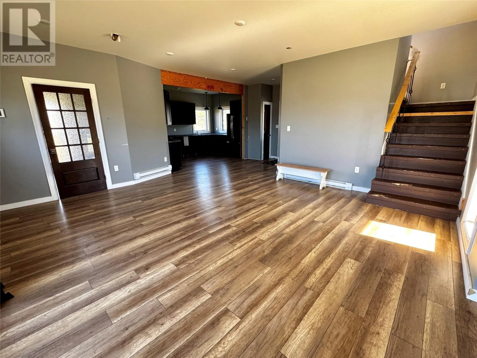 25-27 Main Street S