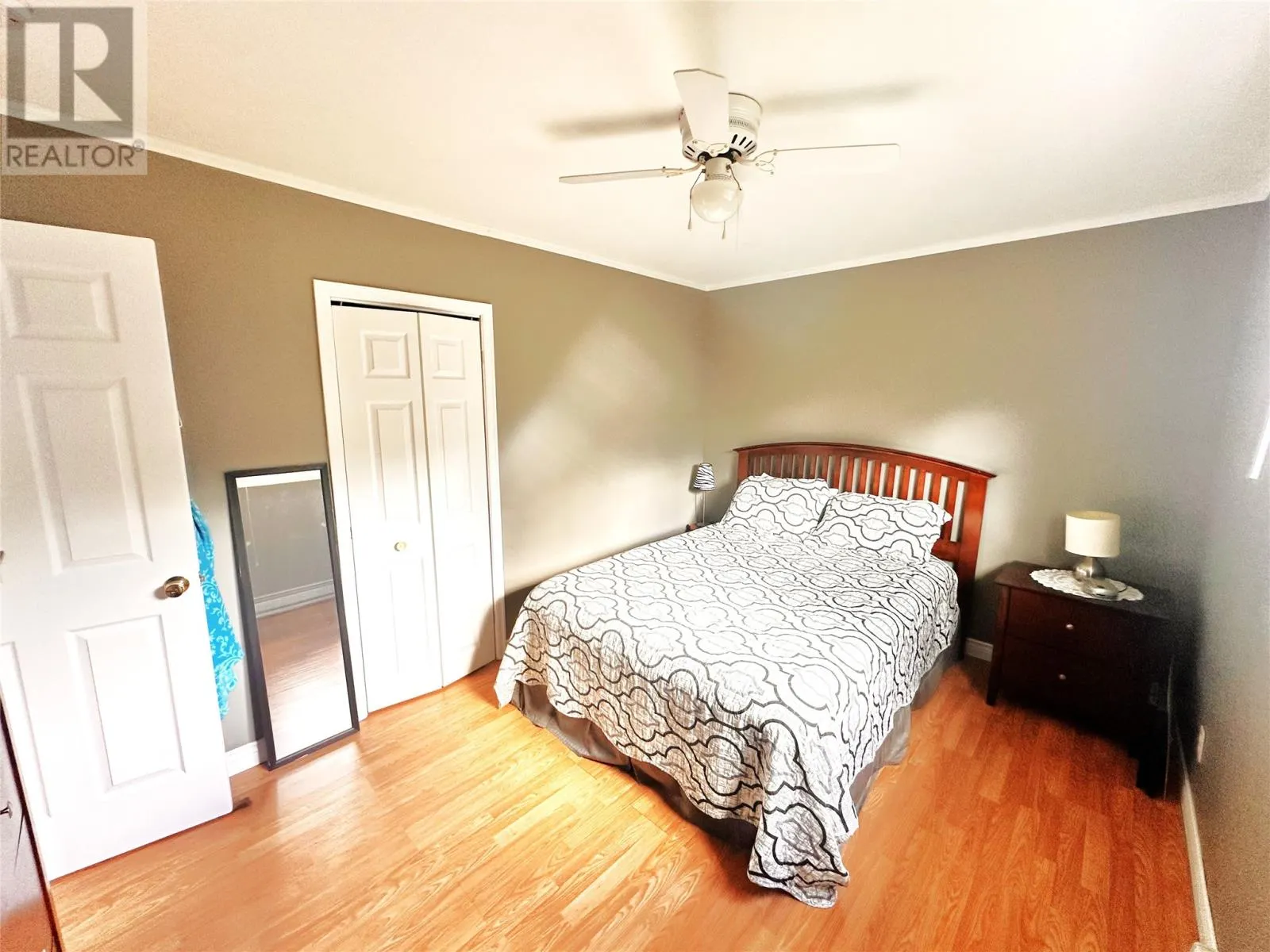 17 Burdrew Place