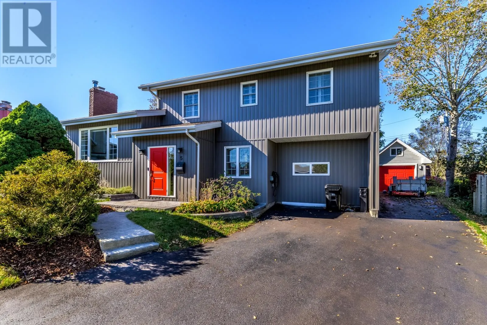 5 Labrador Place