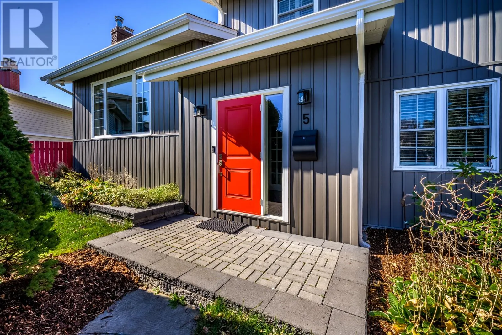 5 Labrador Place