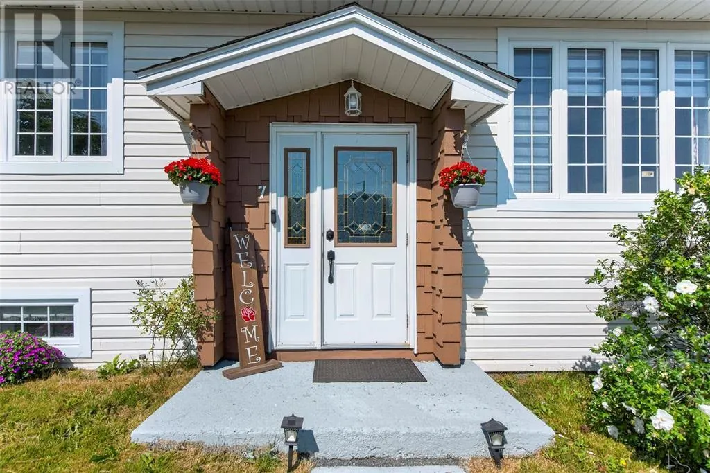 7 Leslie Street