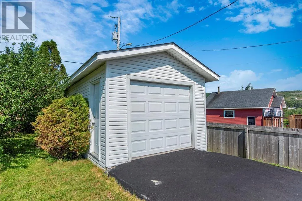 7 Leslie Street