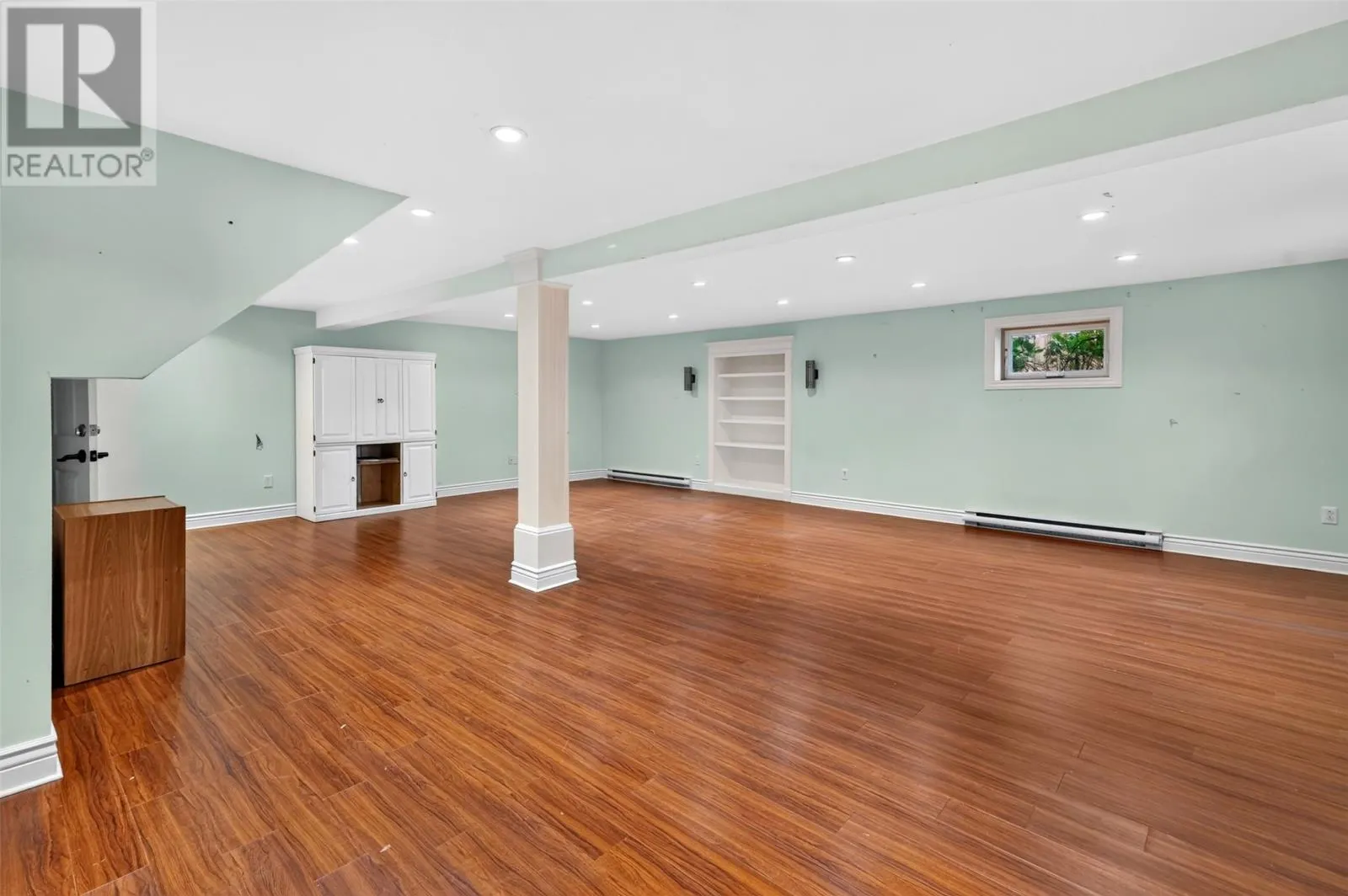 4 Inverness Place