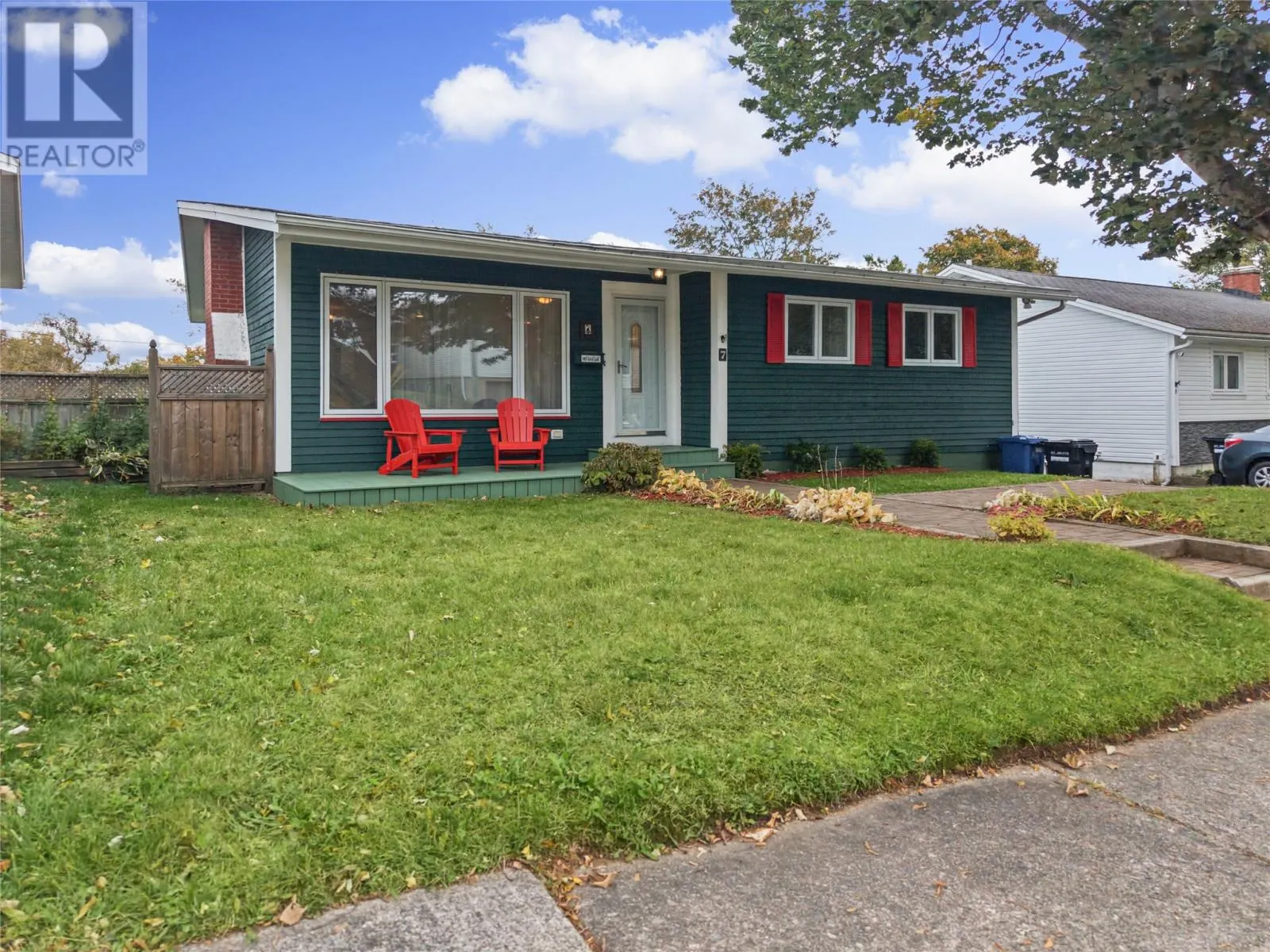 7 Macpherson Avenue