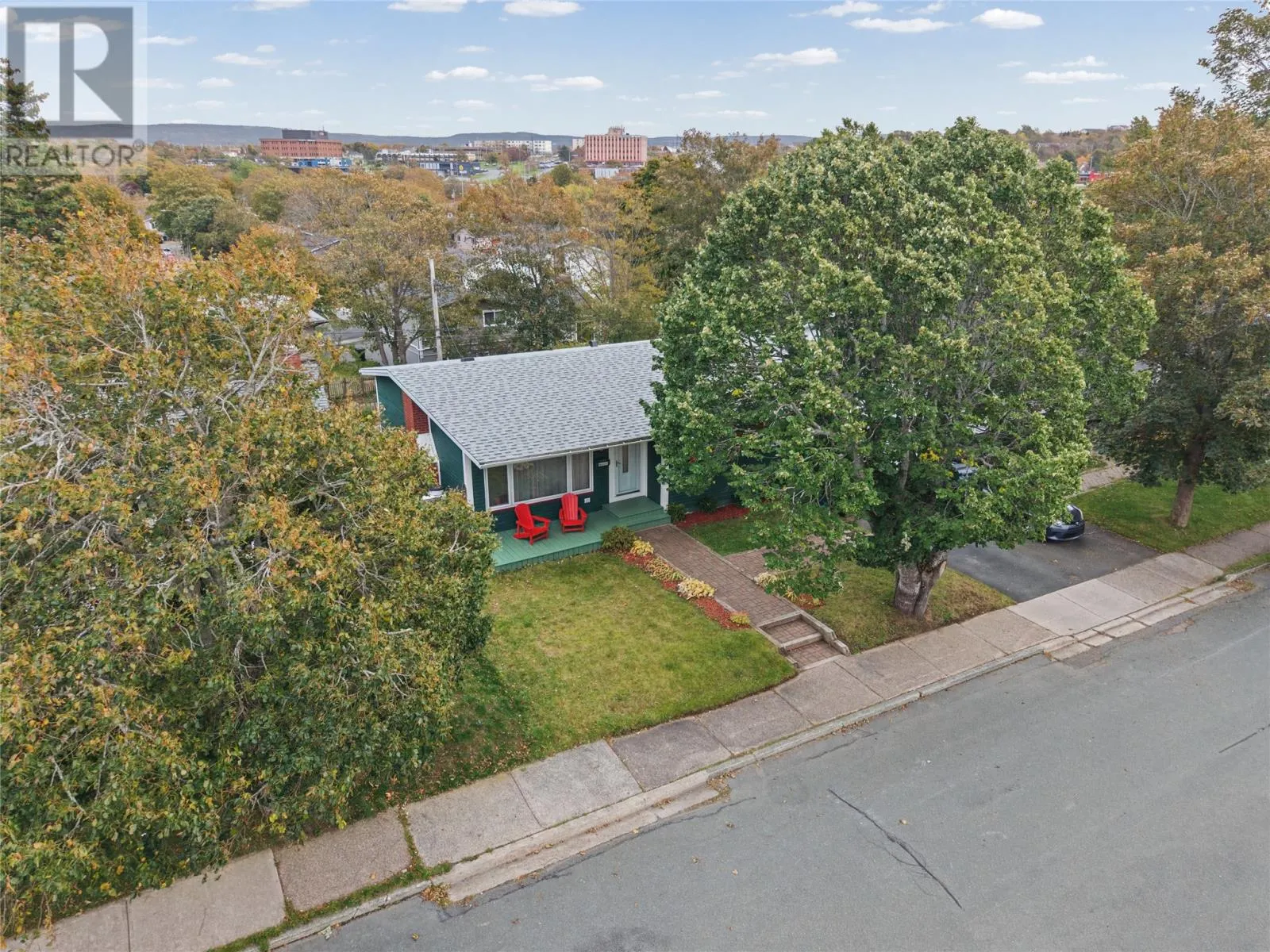 7 Macpherson Avenue