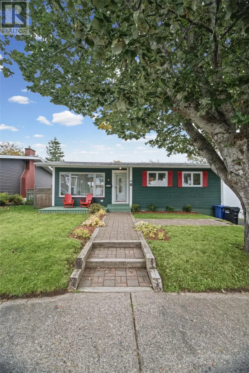 7 Macpherson Avenue
