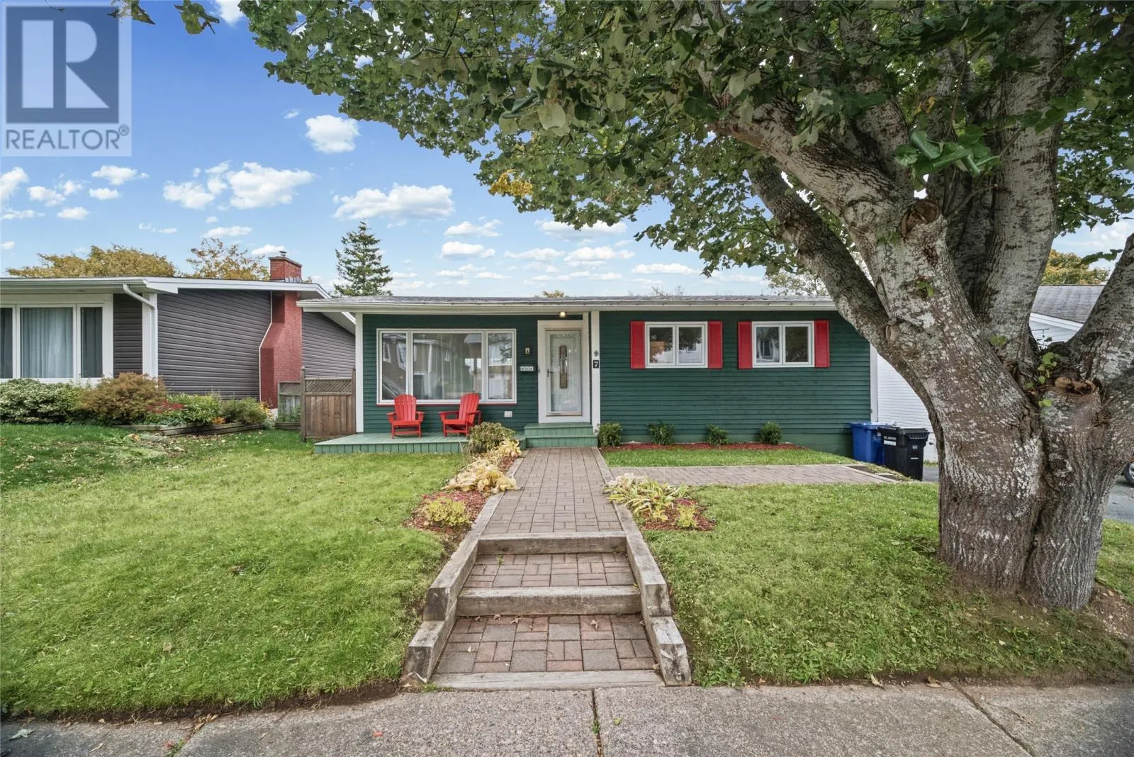 7 Macpherson Avenue