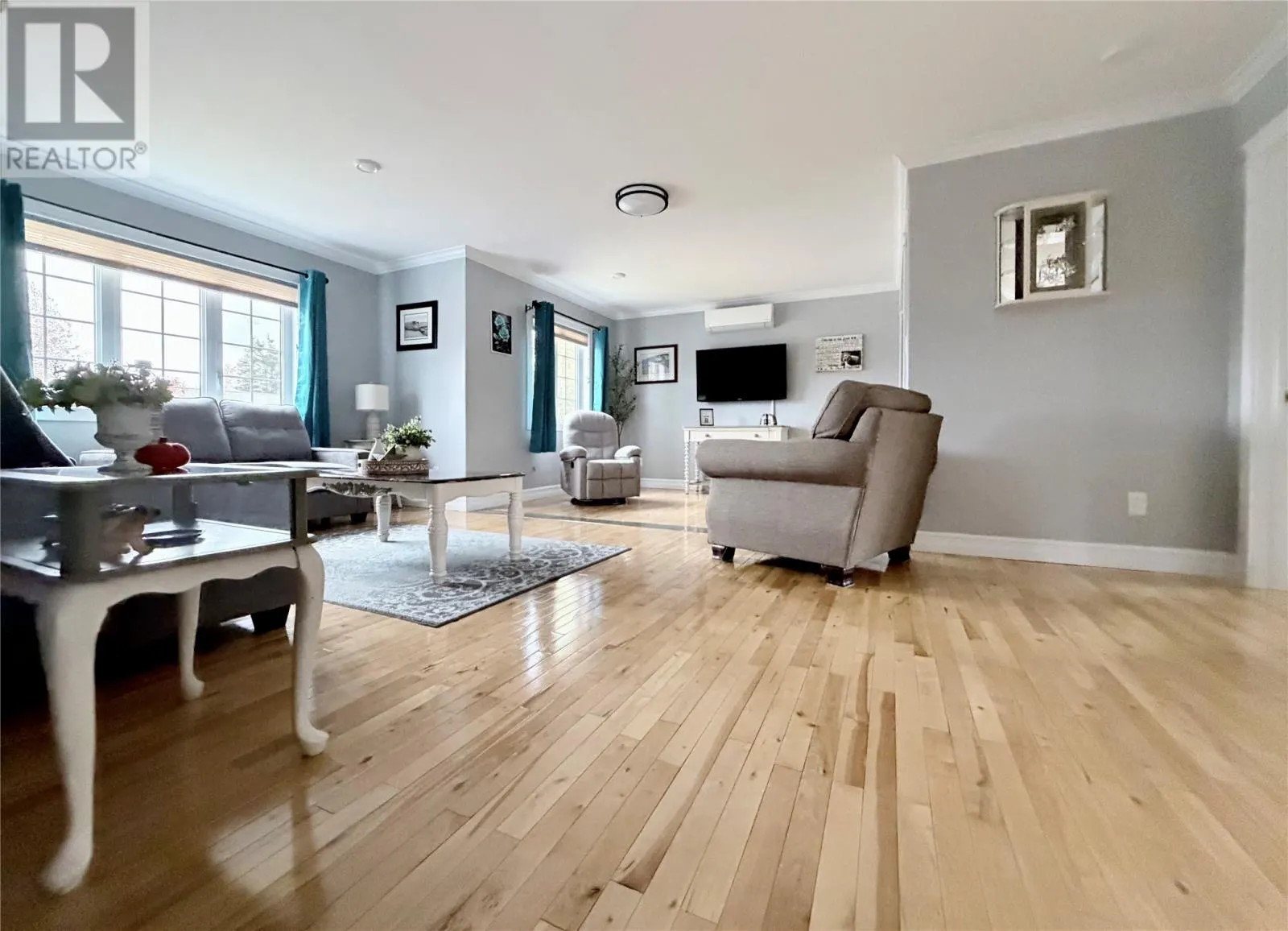 4 Warren Drive