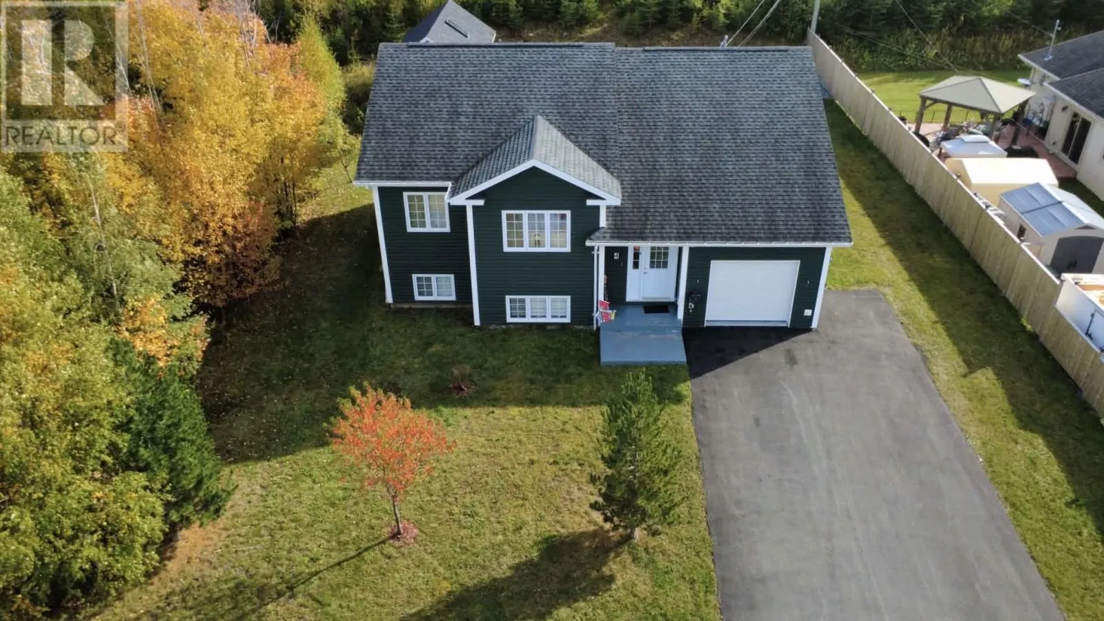 4 Warren Drive