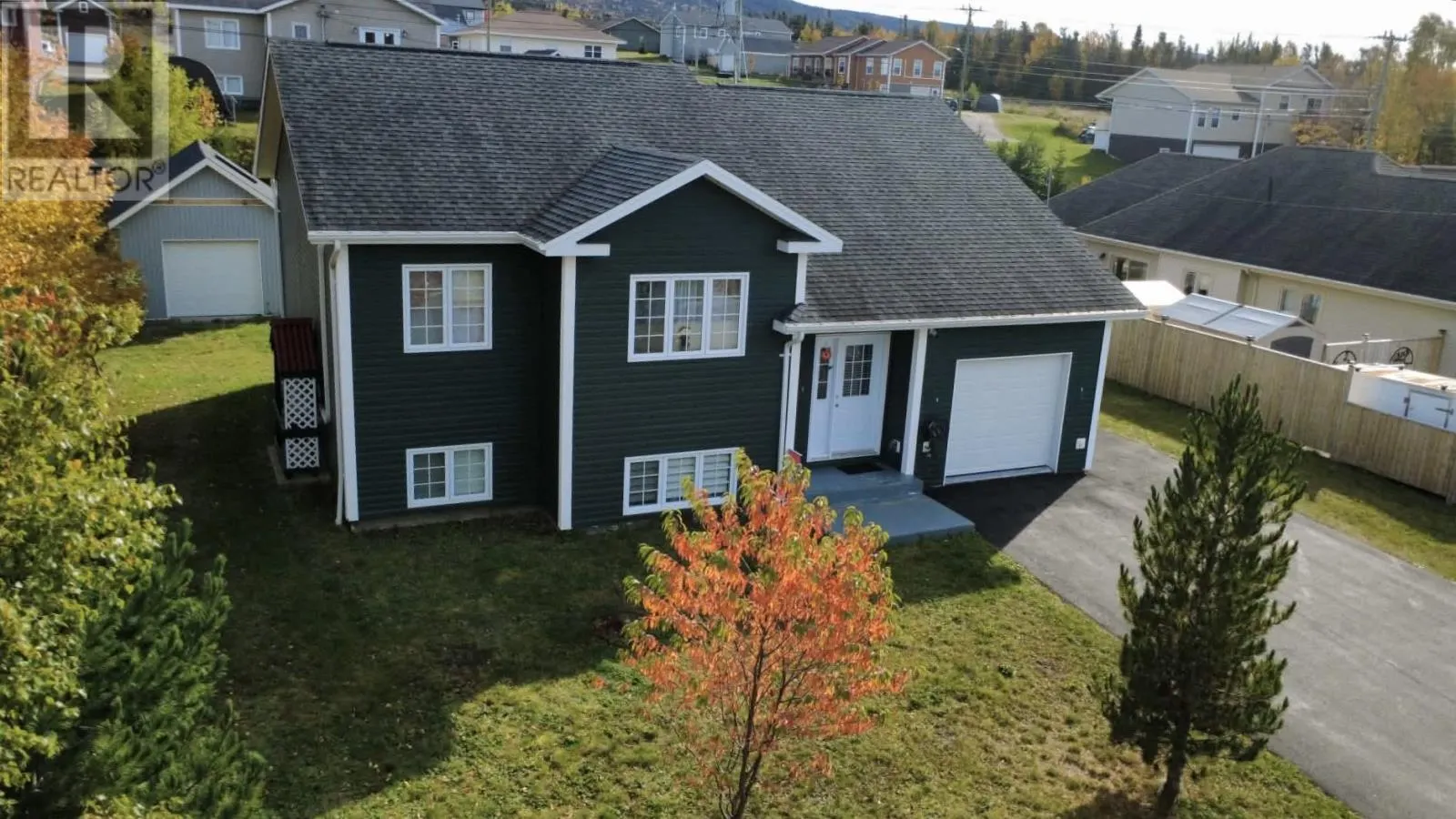 4 Warren Drive