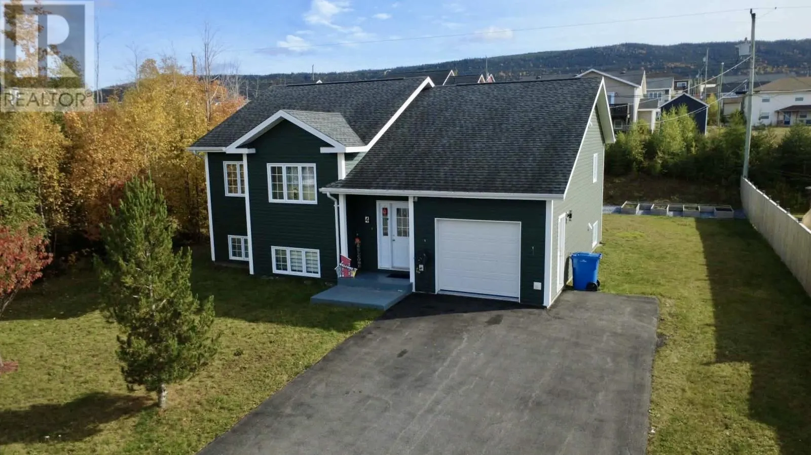 4 Warren Drive