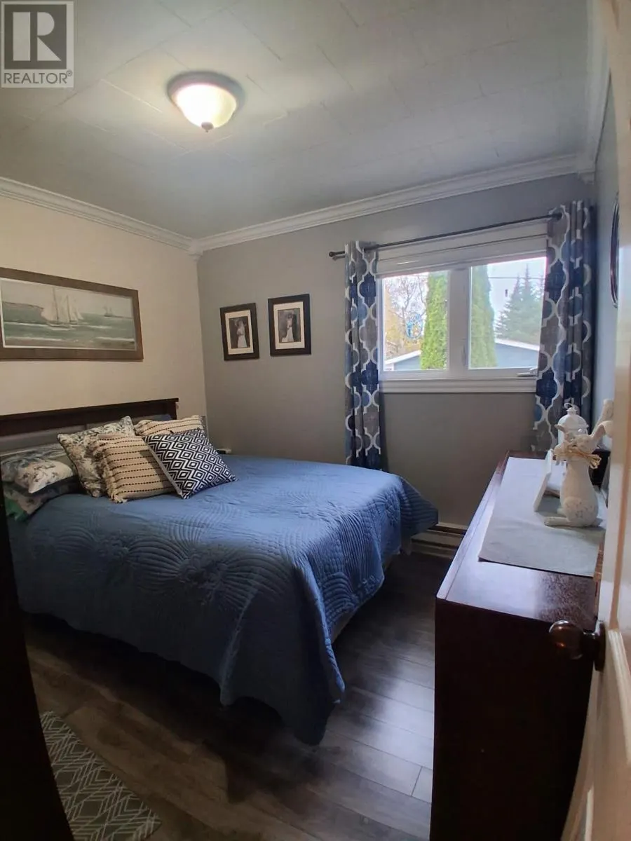 25 Forest Road