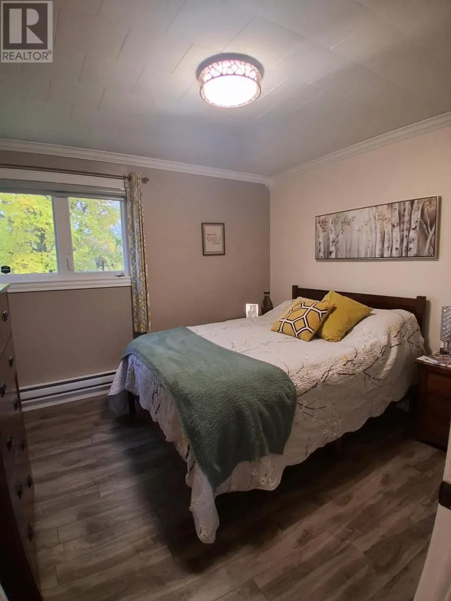 25 Forest Road