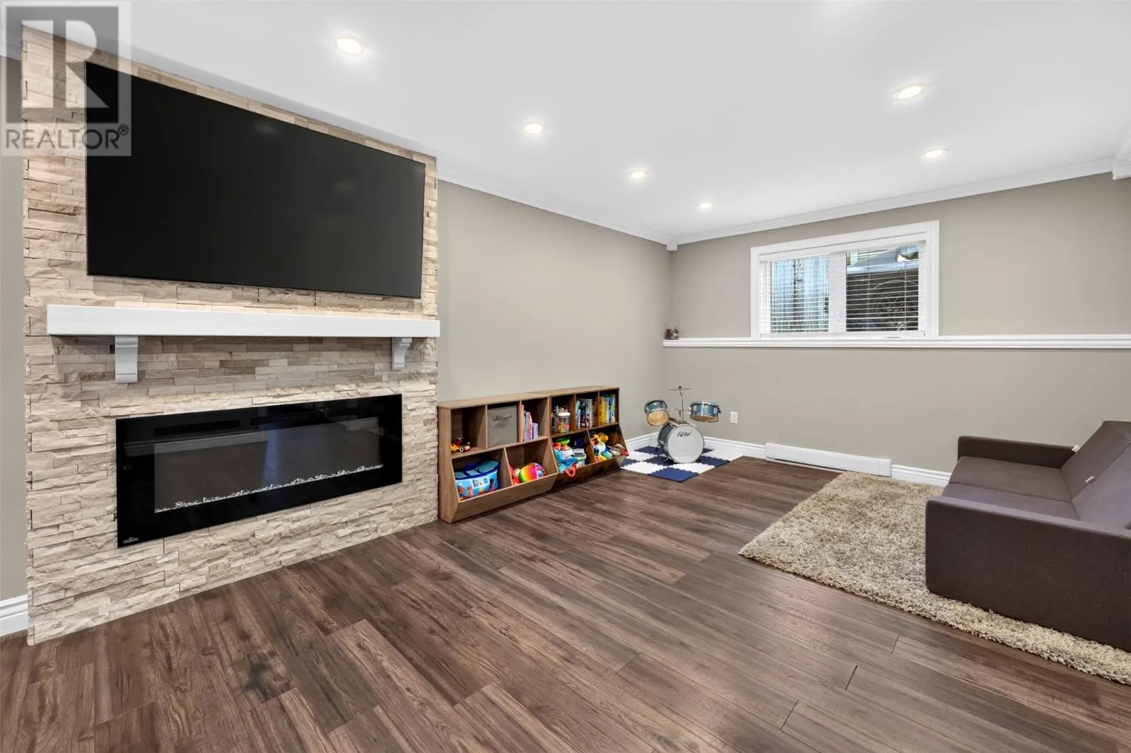 16 Starlight Drive