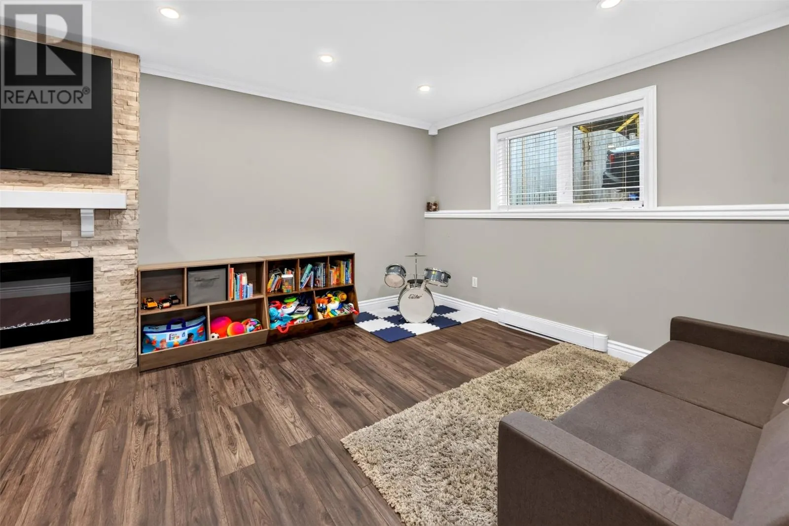 16 Starlight Drive