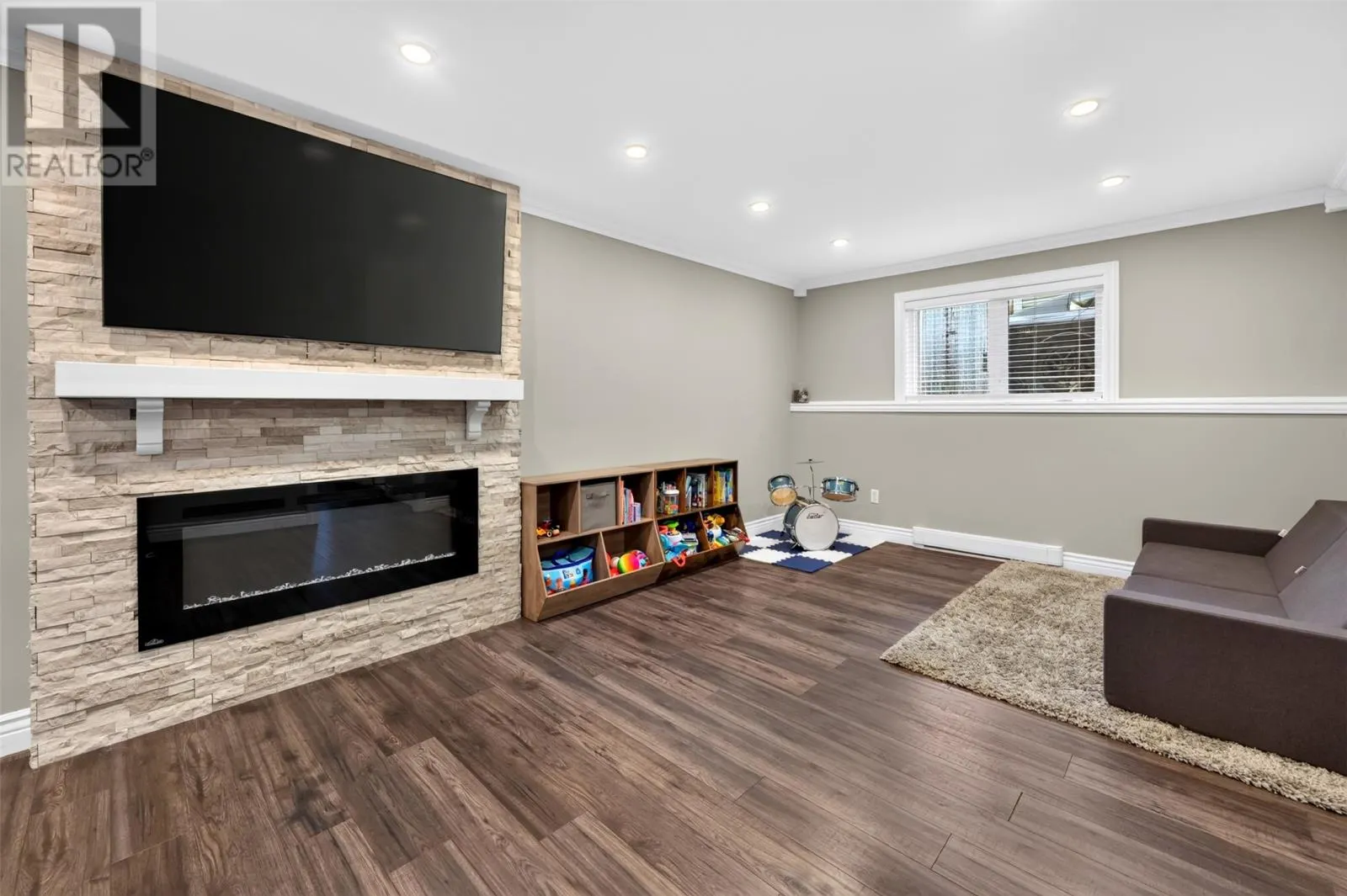 16 Starlight Drive