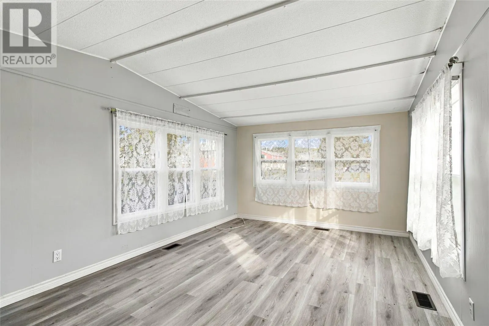 60 Meadowbrook Drive