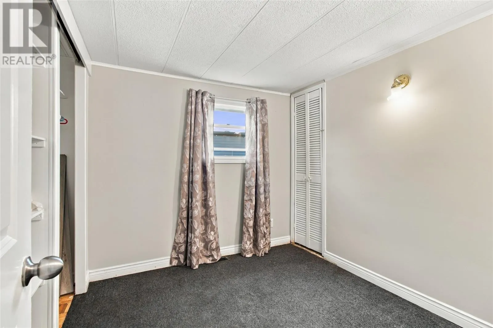 60 Meadowbrook Drive
