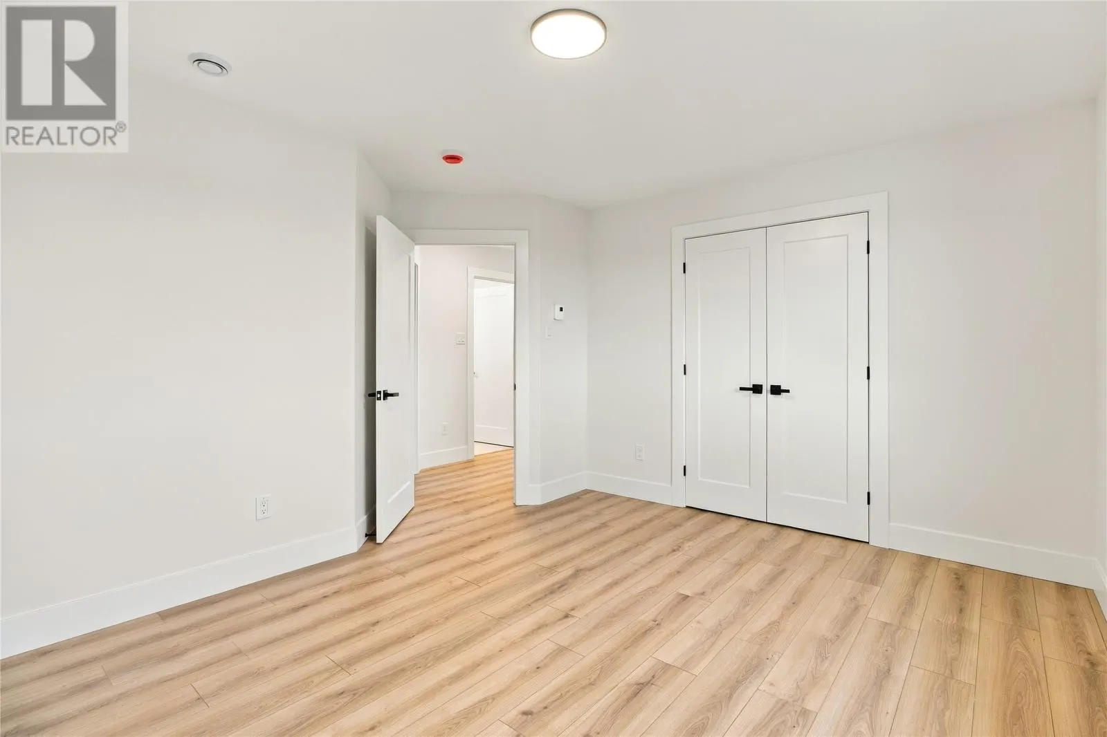 8 St. Lawrence Place