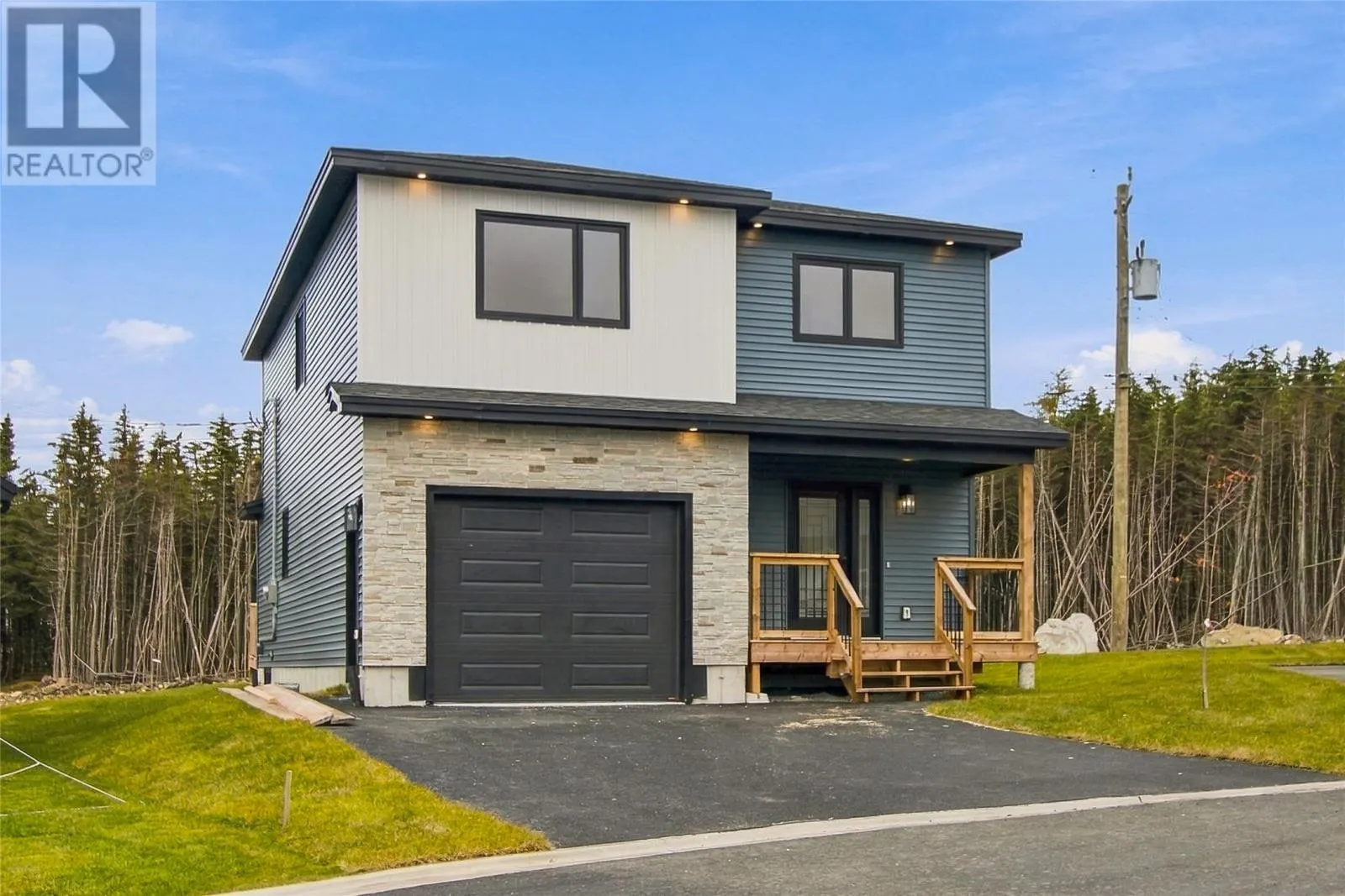 8 St. Lawrence Place