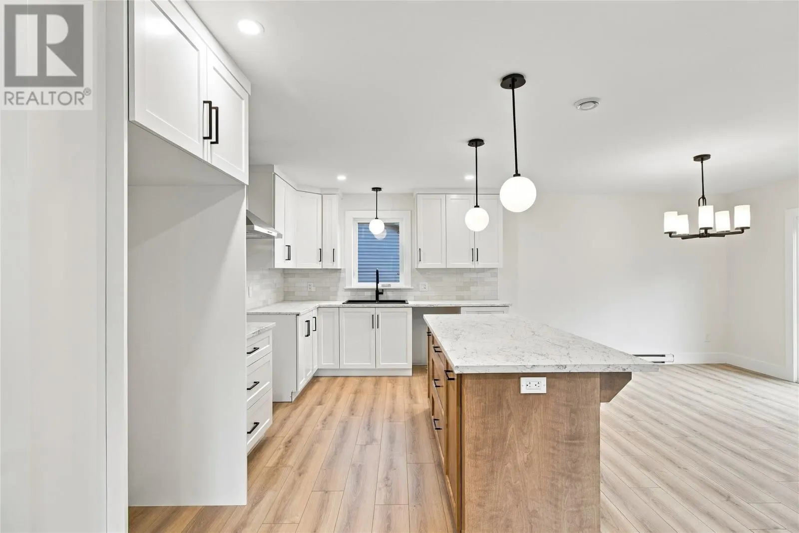 8 St. Lawrence Place