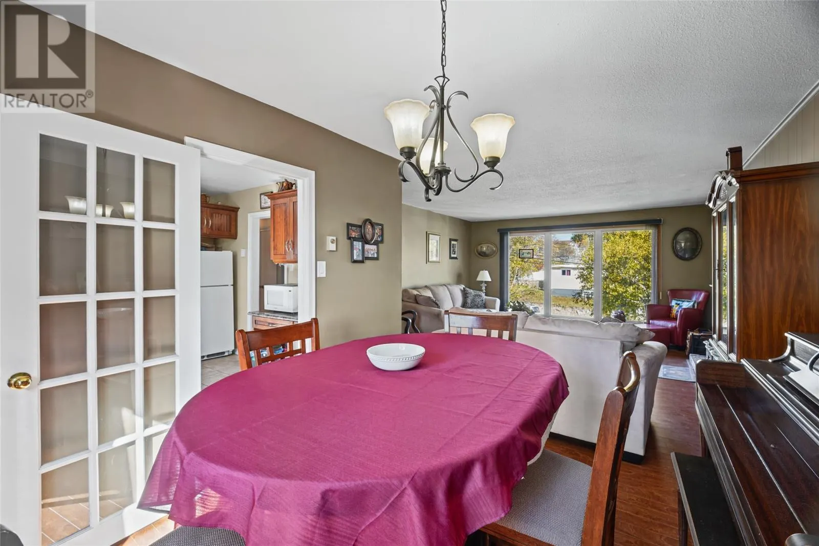 84 Cowan Avenue