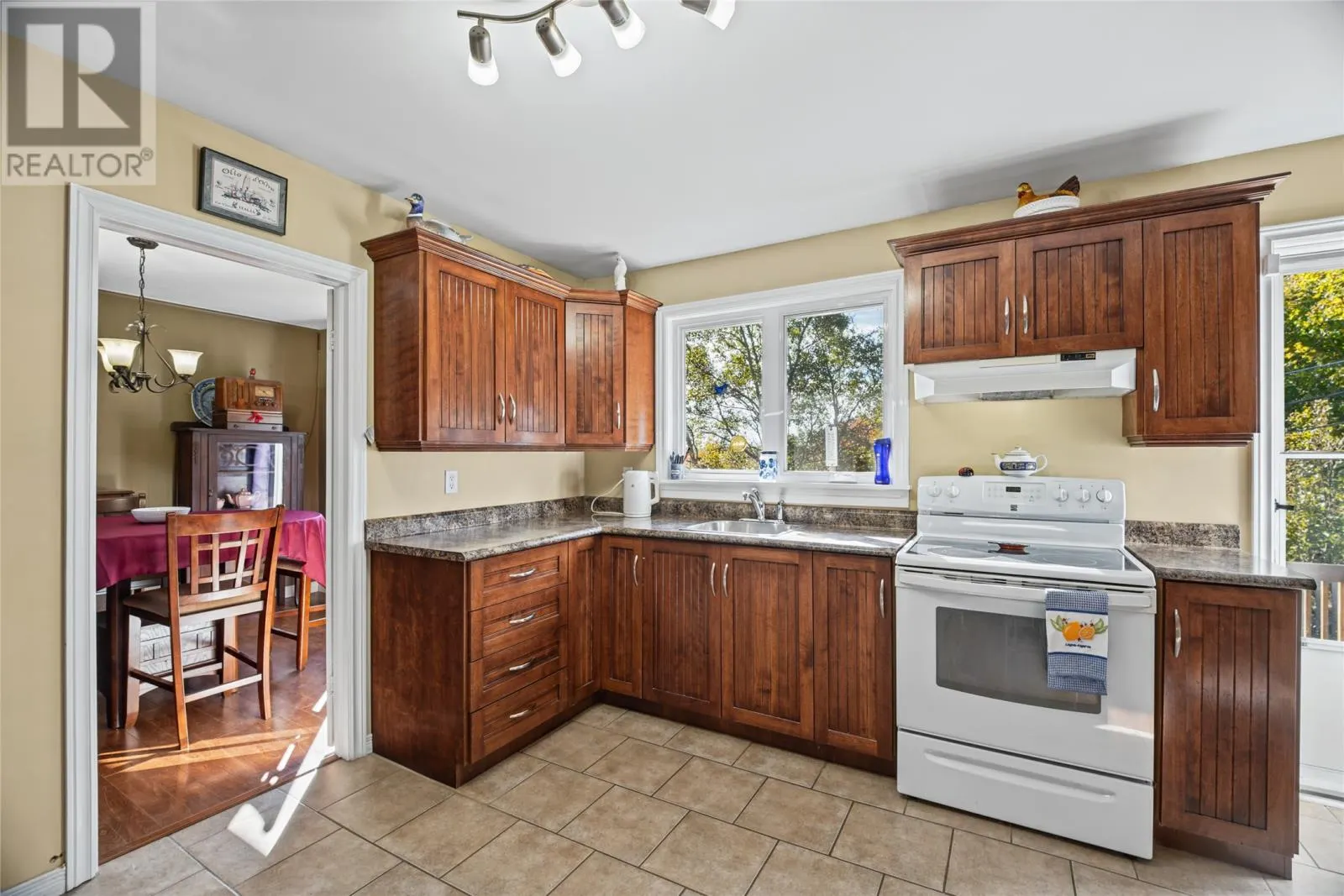 84 Cowan Avenue