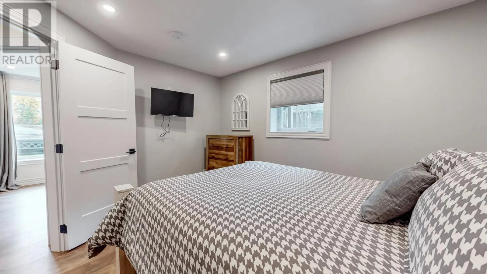 35 Southern Shore Drive