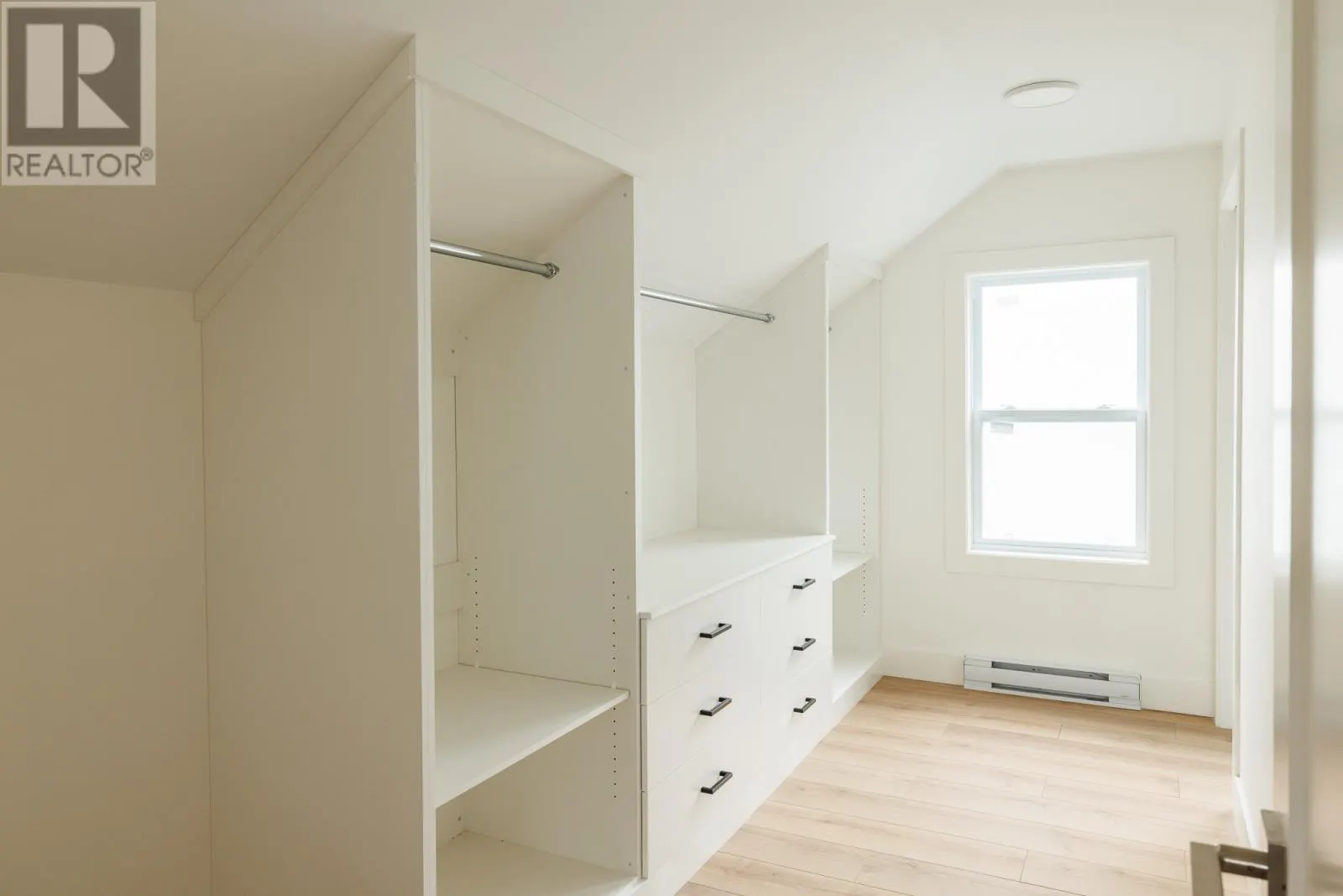2 Milbanke Street