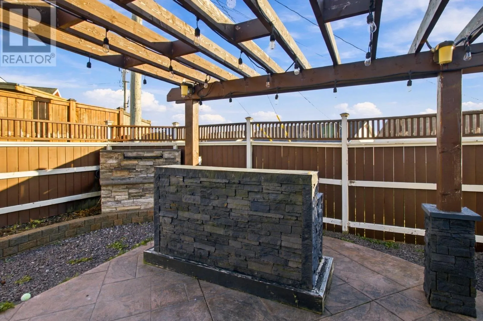 2 Finlaystone Drive
