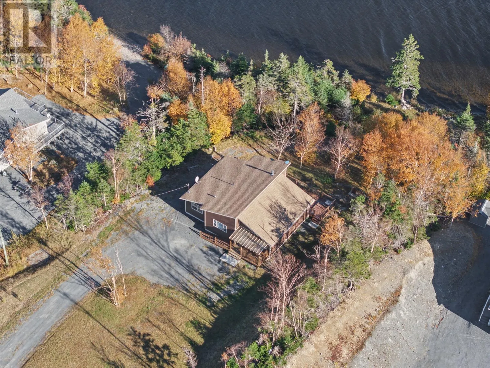 9 Lakeside Drive